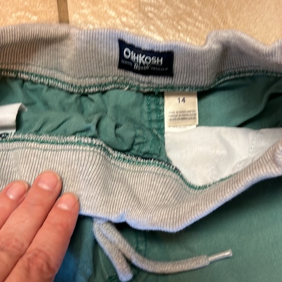 Oshkosh boys 14 shorts - Picture 2 of 3
